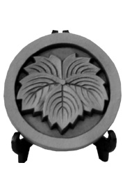 丸に鬼蔦（まるにおにつた）